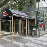 ルース クリス ステーキハウス - この庇　ニューヨーク的？