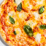 エルコラソン - 料理写真:生地が特長のピザは、フワフワとパリッの食感！