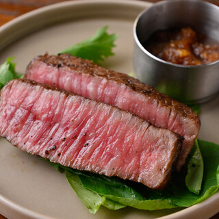 香り豊かなグリル料理◆薪と藁で仕上げた絶品メニュー