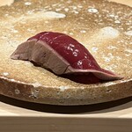 鮨 富かわ - ヅケ。炙って、かなりさっぱりと。