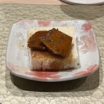 鮨 富かわ - あんぱん。柑橘を敷いて炊いたあん肝。