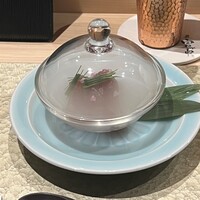 鮨 富かわ - 玉手箱　カツオと焼き茄子　卵醤油で。