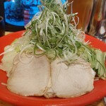 廣島つけ麺本舗 ばくだん屋 - てんこもりのネギ