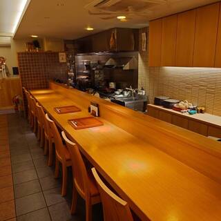 【12名様までの貸切対応可】ゆったりと寛げる落ち着いた空間