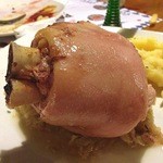 Paulaner am Thielenplatz - 焼いたスネの次は茹でたアイスバインもがぶがぶ。旨し！　