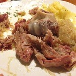 Paulaner am Thielenplatz - 抵抗なくすらりと切れる肉。もっとはやく注文すればよかった