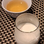 ウチダ テイ - 杏仁豆腐と茉莉花茶