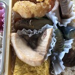 まいど扇町 - どれも味しみ、チャーシューにブリに茄子やコロッケ、鶏団子、海老フライ、卵焼き、牛蒡やにんじんの煮たの。