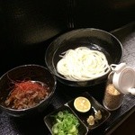 柔製麺 - 辛・国産煮込み牛肉と土ゴボウの釜揚げ（温）　830円