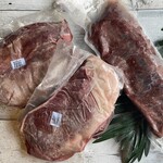 地元酒場 あじと - 鹿肉は定番商品！モモ、ロース肉のご用意！柔らかいく臭みの無いお肉となっております。