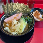 近江道家 - 料理写真:ラーメン並＋キャベツ＋海苔＋半ライス（無限ニンニクのせ）