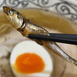尾鷲しおラーメン モクモクしお学舎 - 煮干しリフト