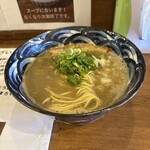 キャメルクラッチ - 濃厚煮干しらーめん(950円、斜め上から)
