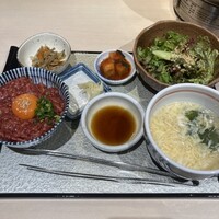 牛刺しと焼肉 仔虎 クリスロード店 - 