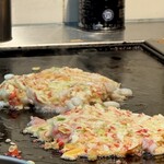 ともえ - 「お好み焼き」 は紅生姜が鮮やかで美しい(´◡͐`)