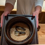 321349384 - 鮎ご飯、赤だし、胡瓜と長芋の漬物