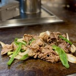 ともえ - 「牛塩」ハーフ サイズでもけっこうな肉！