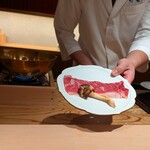 321349369 - 牛肉（多分熊野牛）と松茸と揚げ豆腐のすき焼き風