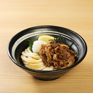 熟練職人が製麺したコシの強いうどんを熟成・生木桶醤油で味わう