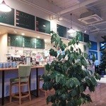 カフェ アイン - Wi-Fi OKのオサレな店内