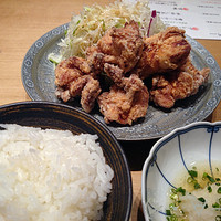 とり田 博多本店 - 唐揚げ定食(税込950円)