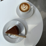 リトルトイボックス  - 【数量限定】
      『PUMPKIN BASQUE CHEESE CAKE¥800』
      『CAFE LATTE¥700』