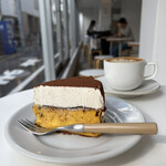 リトルトイボックス  - 【数量限定】
      『PUMPKIN BASQUE CHEESE CAKE¥800』
      『CAFE LATTE¥700』