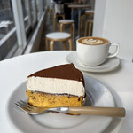 リトルトイボックス  - 【数量限定】
      『PUMPKIN BASQUE CHEESE CAKE¥800』
      『CAFE LATTE¥700』