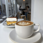 リトルトイボックス  - 【数量限定】
      『PUMPKIN BASQUE CHEESE CAKE¥800』
      『CAFE LATTE¥700』