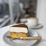 リトルトイボックス  - 【数量限定】
      『PUMPKIN BASQUE CHEESE CAKE¥800』
      『CAFE LATTE¥700』