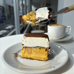 リトルトイボックス  - 【数量限定】
      『PUMPKIN BASQUE CHEESE CAKE¥800』
      『CAFE LATTE¥700』