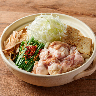 程よく脂がのった旨み溢れるもつ鍋と一品料理が自慢。