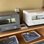 パンと庭 - 外のトースター2台ありました。
