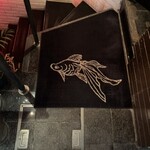 キンギョ - 金魚のマットが入口の目印