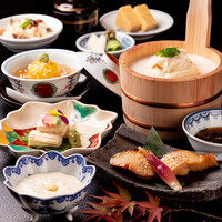 京の伝統食材“生ゆば”と旬の味覚を堪能「名物ゆば桶膳・花」古都の風景と共に