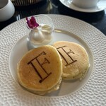 フォションホテル京都 - 「米粉100%フォションパンケーキクリーム＆メープルシロップ添え」