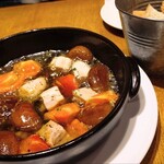 ベリゴ - 愛知県トマト･三重産椎茸･鶏もも肉のアヒージョ