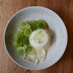ORAND - 白葡萄と蜂蜜のムース シャインマスカット添え（1200円）