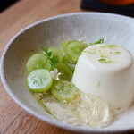 ORAND - 白葡萄と蜂蜜のムース シャインマスカット添え（1200円）