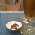 ルー・ド・メール - ビールにはアーモンドが付きます