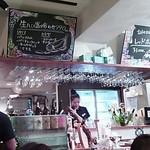 ブラーノブラーノ - お姉さんドリンク作ってます