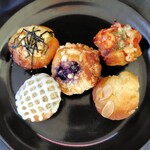 CALM - 料理写真:明太ポテト、ウインナーピザ、ブルーベリークリームチーズ、アールグレイ、プレーン