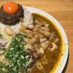 吉田カレー  - 並、レギュラー（甘）、豚小、玉ねぎアチャール、ゴーダチーズ（限定）