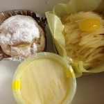 洋菓子のキシカワ - 左からシュークリーム、カスタードプリン、モンブラン