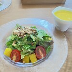 フレッシュ ケーキ カフェ - サラダ with ナッツ