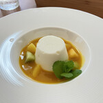 フレッシュ ケーキ カフェ - マンゴーのパンナコッタ