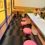 おもだかや - テーブル席