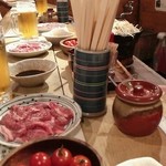 生ラムジンギスカン 山小屋 - 食べ放題のプチトマトも♪