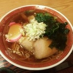 田丸庵 - わかめ・ほうれん草・メンマ・かまぼこ・チャーシュー２枚 （2014.10）