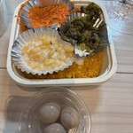 カレー&スパイス ワルン - 本体とうずら卵のピクルス